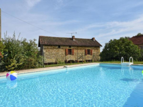 Cosy Holiday Home in Loubejac Aquitaine with Swimming Pool